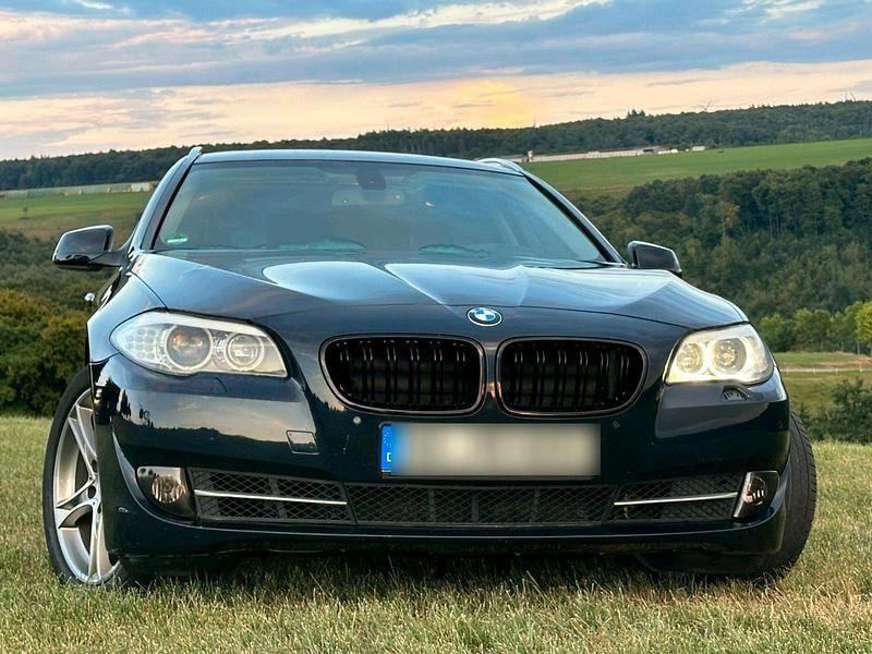 Blau Gebraucht 2011 BMW 525 Kombi | 14.000 € (Teuer) - Bild 1/4