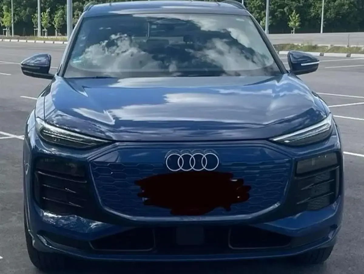 Gebraucht Audi Q6 e-tron Comfort 185 kW (252 PS) 2025 Blau SUV