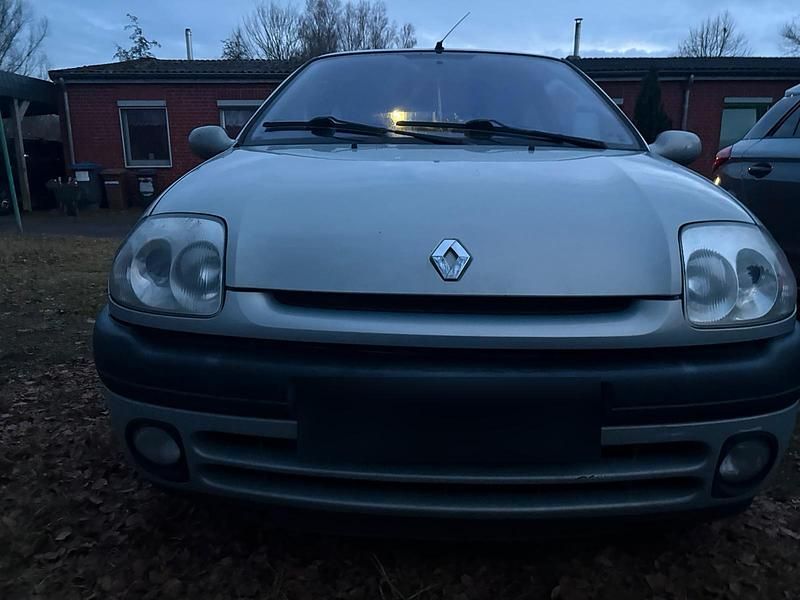 Gebraucht Renault Clio II 55 PS (40 kW) 2000 Silber Kleinwagen