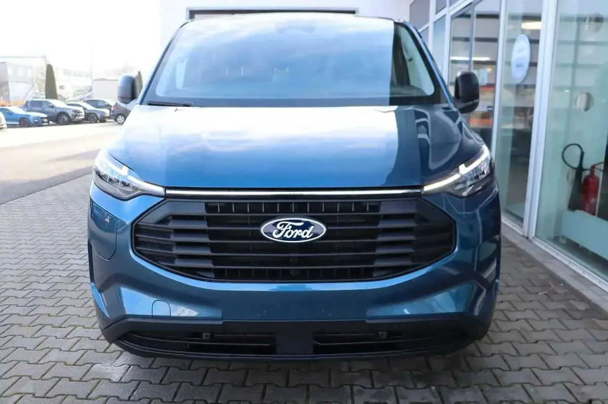 Neu Ford Transit Custom 232 PS (170 kW) 2025 Chrome blue metallic Kleinwagen