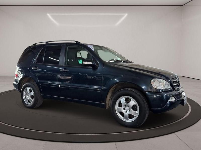Blau Gebraucht 2001 Mercedes ML270 SUV | 7.990 € (Etwas zu teuer) - Bild 1/4