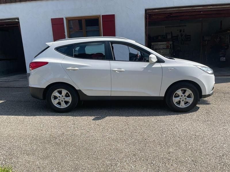Weiß Gebraucht 2012 Hyundai ix35 Comfort SUV | 6.500 € (Fairer Preis) - Bild 1/4
