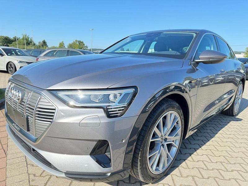 Grau Gebraucht 2023 Audi e-tron Sportback Sport SUV | 31.590 € - Bild 1/4