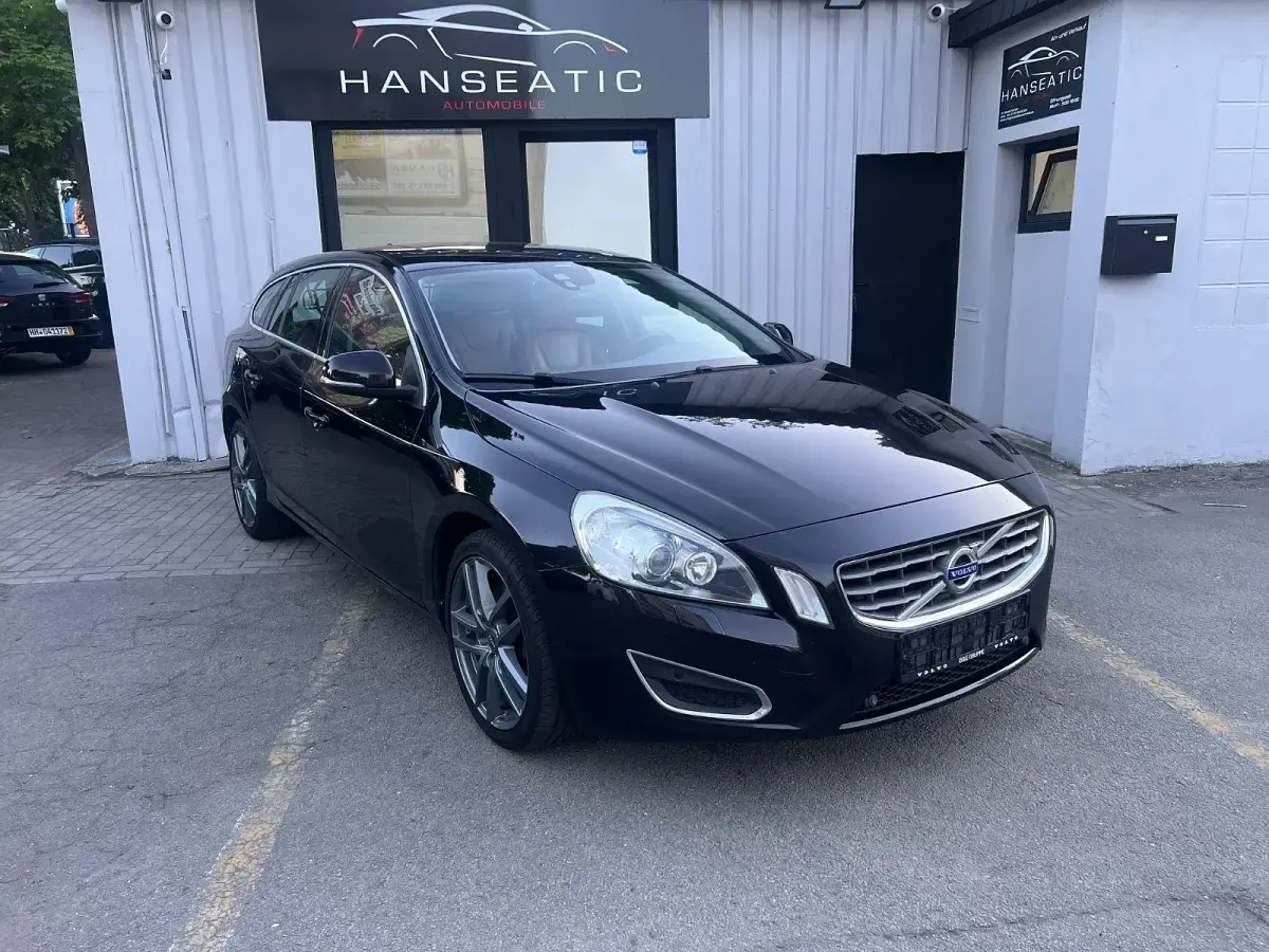 Gebraucht Volvo V60 Summum 215 PS (158 kW) 2012 Schwarz Kombi