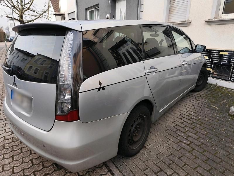 Silber Gebraucht 2007 Mitsubishi Grandis Van / Kleinbus | 1.600 € (Fairer Preis) - Bild 1/4