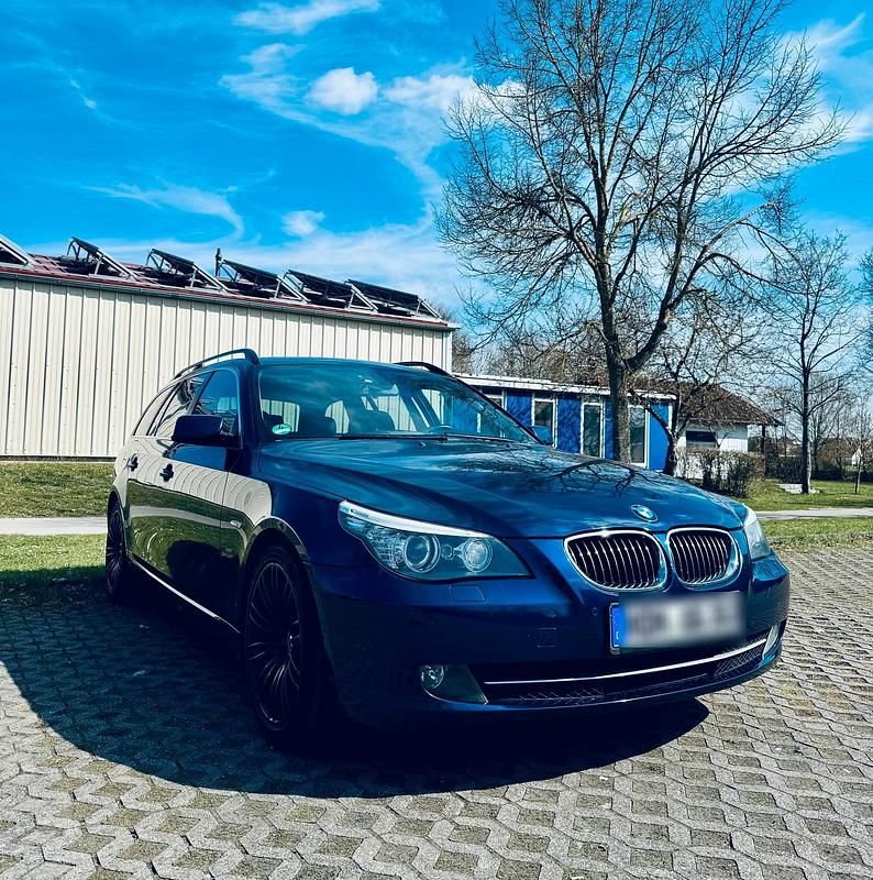 Gebraucht BMW 525 197 PS (144 kW) 2007 Blau Kombi