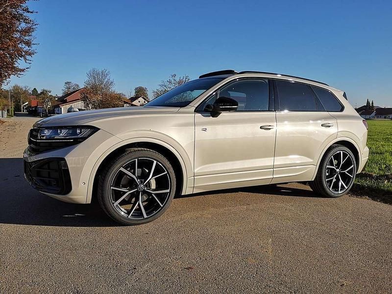 Sechura beige metallic Neu 2025 VW Touareg R-line SUV | 87.890 € (Guter Preis) - Bild 1/3