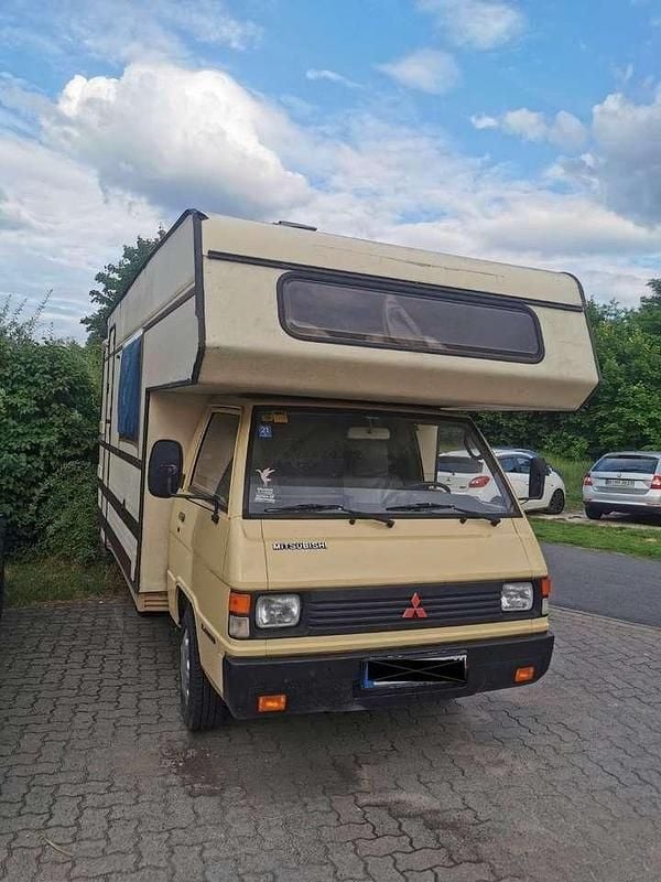 Beige Gebraucht 1987 Mitsubishi L300 Van / Kleinbus | 5.600 € - Bild 1/4