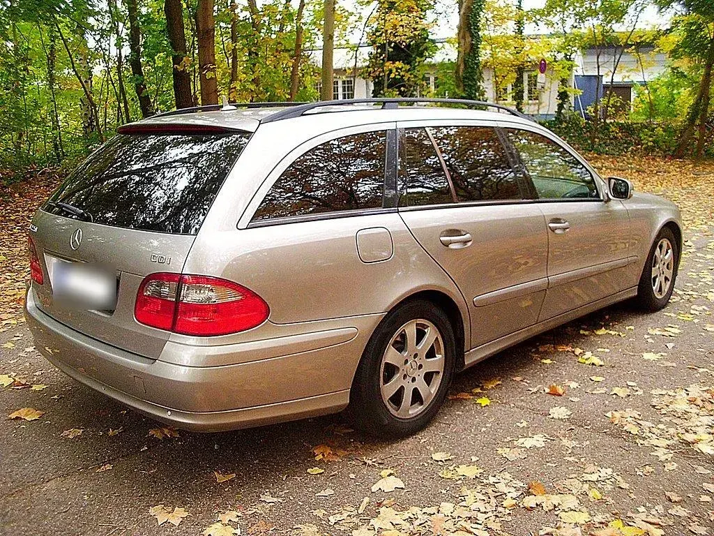 Gebraucht Mercedes E220 170 PS (125 kW) 2007 Gold Kombi