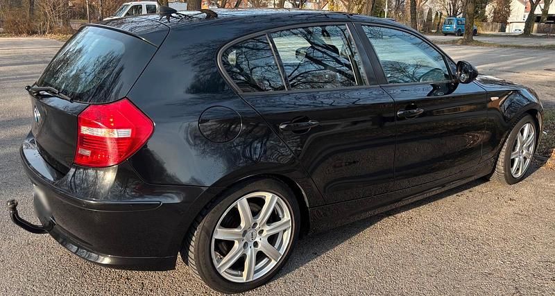 Gebraucht BMW 120 177 PS (130 kW) 2010 Schwarz Kleinwagen