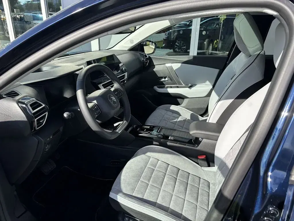 Neu Citroën C4 145 PS (106 kW) 2026 Blau SUV