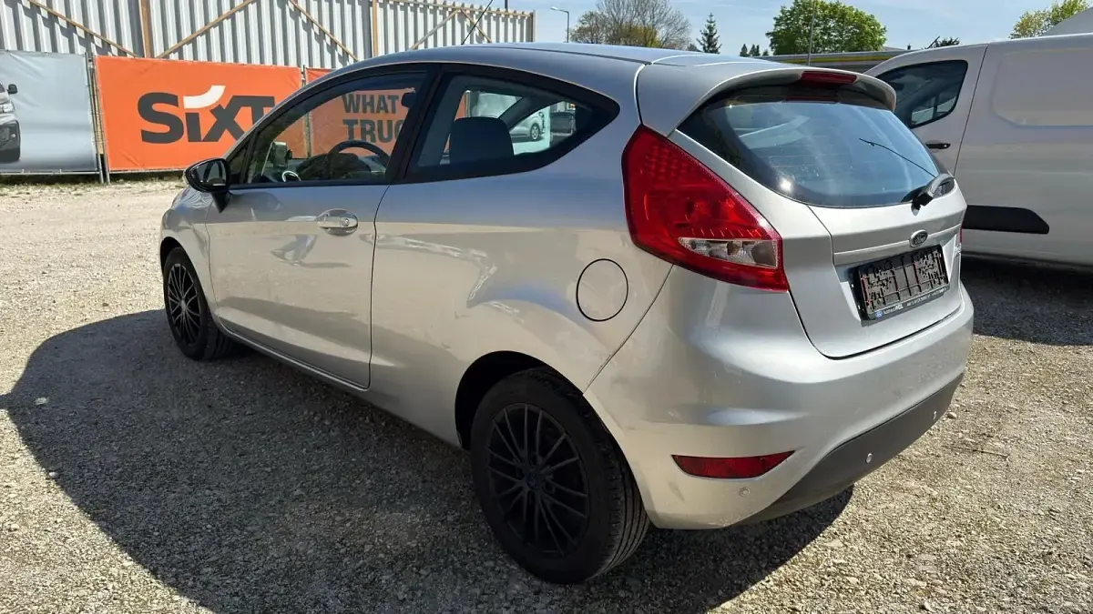 Gebraucht Ford Fiesta 96 PS (70 kW) 2011 Silber Kleinwagen