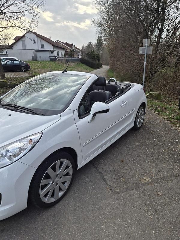 Gebraucht Peugeot 207 CC 120 PS (88 kW) 2014 Weiß Cabrio