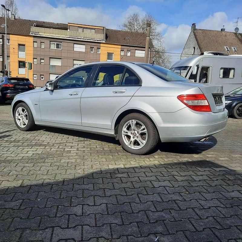 Gebraucht Mercedes C180 156 PS (114 kW) 2009 Silber Limousine