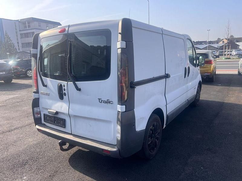 Gebraucht Renault Trafic 101 PS (74 kW) 2006 Weiß Van / Kleinbus