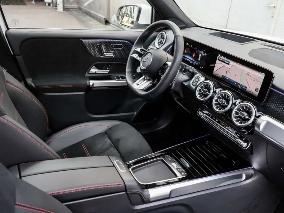 Second-hand Mercedes GLB35 AMG 306 CP (225 kW) 2025 Alb SUV