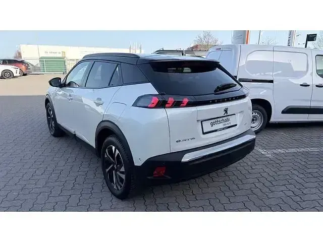 Gebraucht Peugeot e-2008 GT 100 kW (136 PS) 2022 Weiß SUV