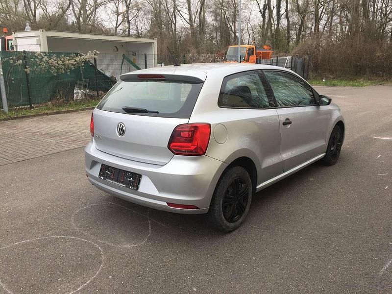 Gebraucht VW Polo 60 PS (44 kW) 2016 Silber Limousine