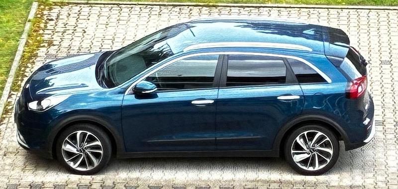 Blau Gebraucht 2017 Kia Niro Spirit SUV | 18.000 € (Fairer Preis) - Bild 1/4
