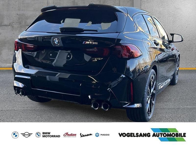 Gebraucht BMW M135 Shadowline 300 PS (220 kW) 2024 Black sapphire metallic Kleinwagen