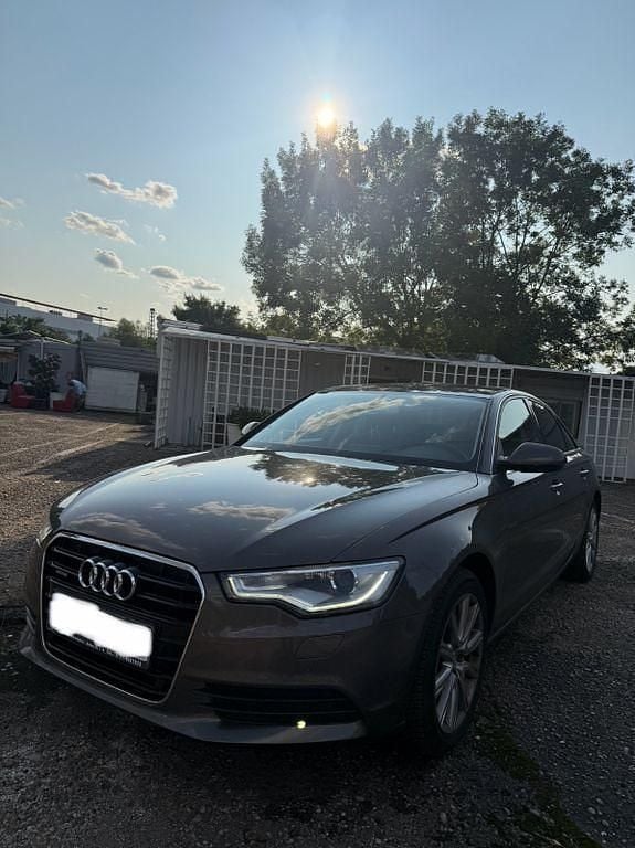 Grau Gebraucht 2011 Audi A6 Comfort Limousine | 9.850 € (Guter Preis) - Bild 1/4