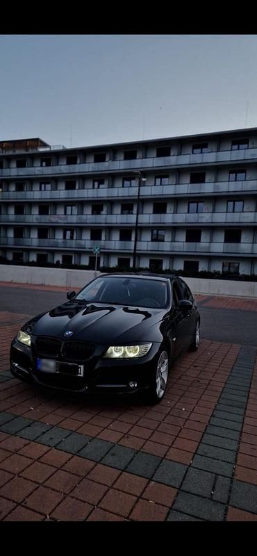 Gebraucht BMW 318 143 PS (105 kW) 2008 Schwarz Limousine