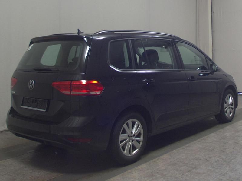 Gebraucht VW Touran Comfortline 150 PS (110 kW) 2021 Schwarz Van / Kleinbus