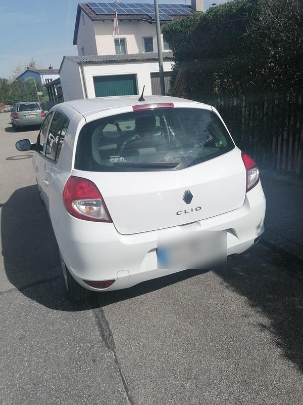 Gebraucht Renault Clio II 75 PS (55 kW) 2010 Weiß Kleinwagen