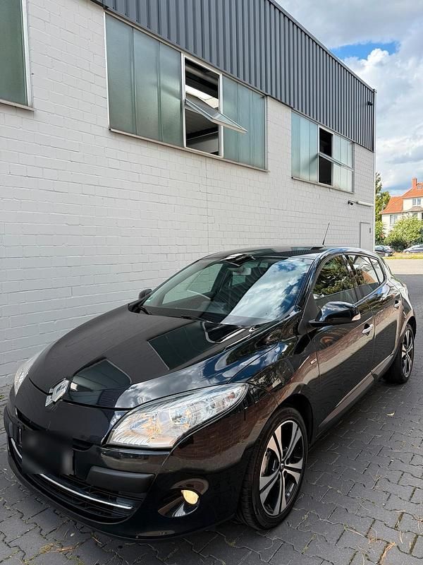 Schwarz Gebraucht 2011 Renault Mégane III Bose Edition Limousine | 3.300 € (Etwas zu teuer) - Bild 1/4