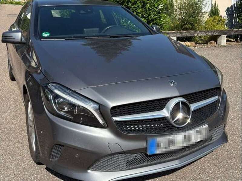 Grau Gebraucht 2017 Mercedes A200 Limousine | 16.999 € (Fairer Preis) - Bild 1/4