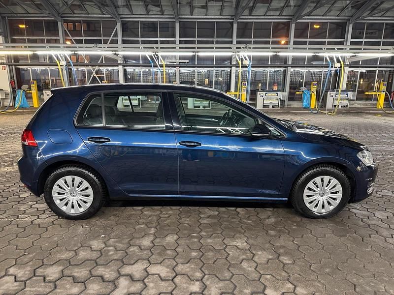 Gebraucht VW Golf VII 105 PS (77 kW) 2015 Blau Limousine