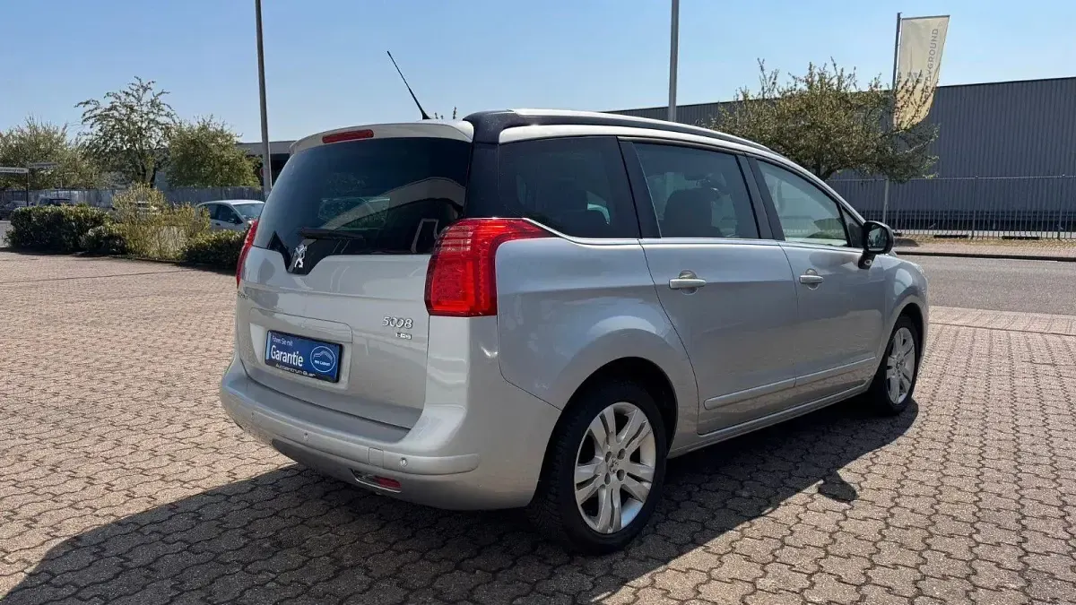 Gebraucht Peugeot 5008 Allure 111 PS (81 kW) 2012 Grau Van / Kleinbus