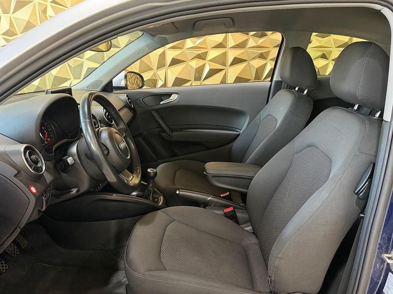 Gebraucht Audi A1 Attraction 90 PS (66 kW) 2012 Blau Kleinwagen