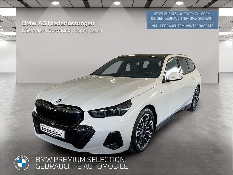 Weiß Gebraucht 2024 BMW 520 Comfort Edition Kombi | 62.899 € (Teuer) - Bild 1/2