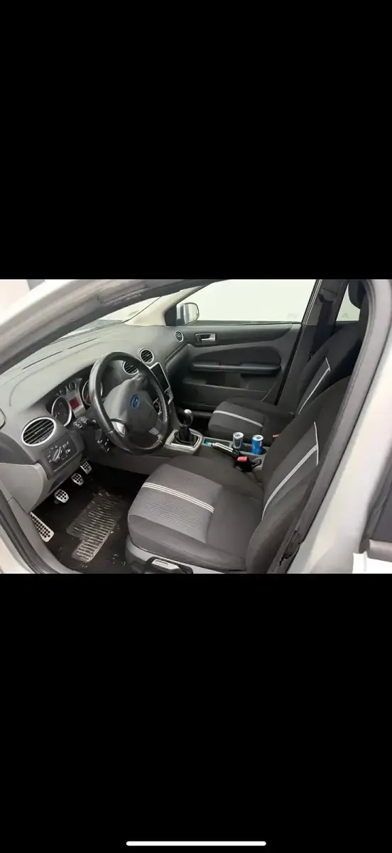 Gebraucht Ford Focus 101 PS (74 kW) 2010 Silber Kleinwagen