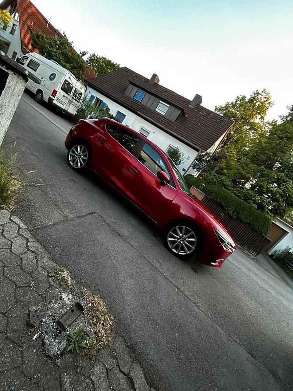 Rot Gebraucht 2018 Mazda 3 Sports-Line Coupé | 15.199 € (Etwas zu teuer) - Bild 1/4