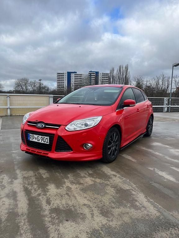 Gebraucht Ford Focus ST-Line 163 PS (119 kW) 2013 Rot Limousine