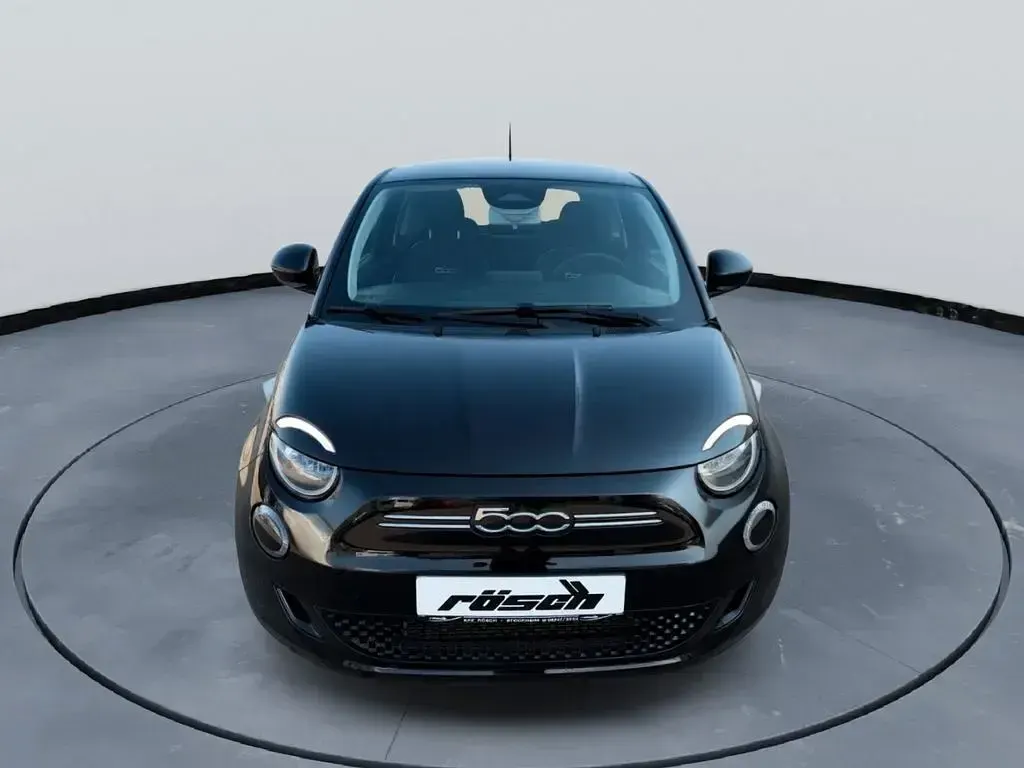Gebraucht Fiat 500e Action 69 kW (95 PS) 2021 Nero profondo/cattivo/kyalami/ Kleinwagen