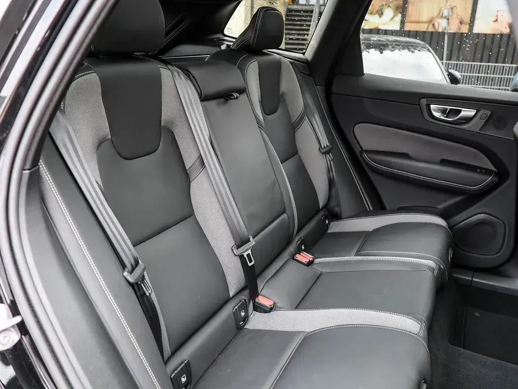 Gebraucht Volvo XC60 Plus 250 PS (183 kW) 2025 Schwarz SUV