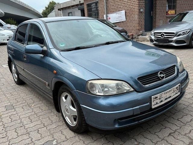 Blau Gebraucht 1998 Opel Astra Elegance Limousine | 1.950 € (Fairer Preis) - Bild 1/4