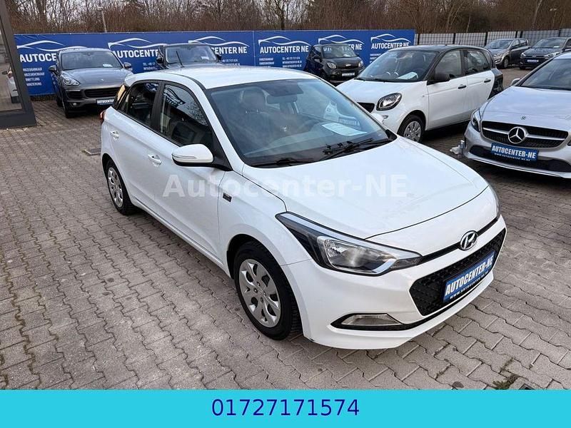 Gebraucht Hyundai i20 GO! 75 PS (55 kW) 2018 Weiß Limousine
