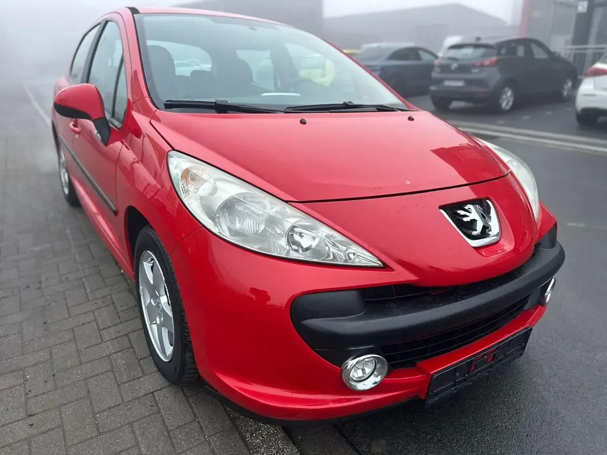Gebraucht Peugeot 207 Urban Move 95 PS (69 kW) 2008 Rot Kleinwagen