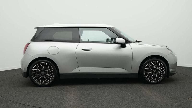 Gebraucht Mini Cooper Favoured 135 kW (184 PS) 2024 Grau Kleinwagen