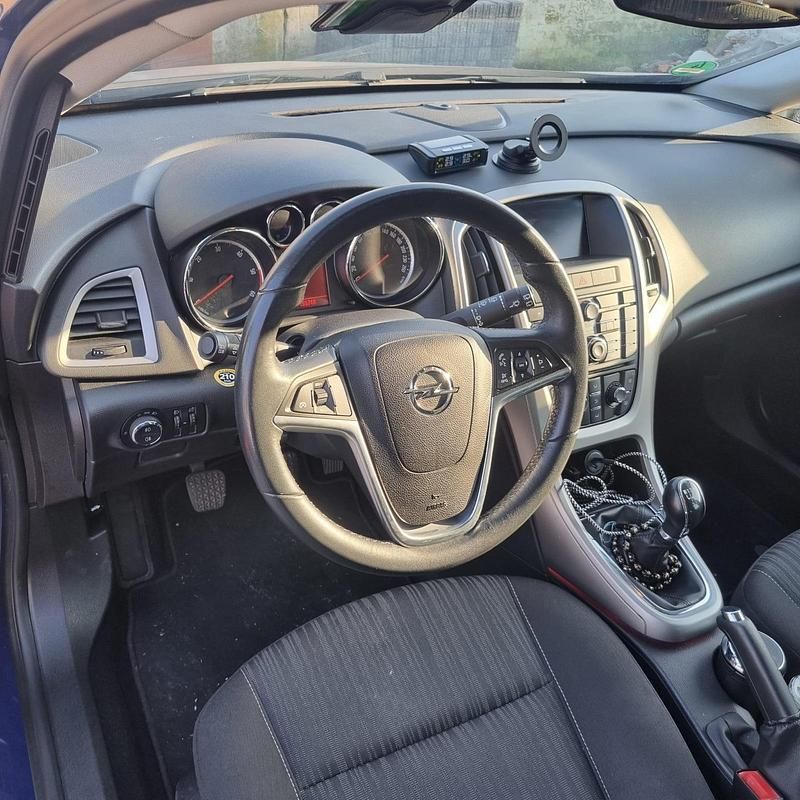 Gebraucht Opel Astra Selection 95 PS (69 kW) 2011 Blau Limousine