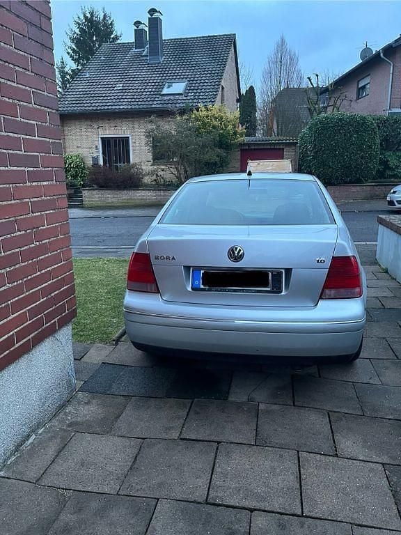 Usata VW Bora 105 CV (77 kW) 2002 Argento Berlina