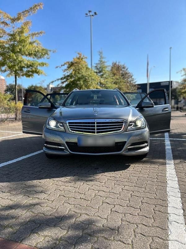 Grau Gebraucht 2012 Mercedes C220 Elegance Kombi | 8.698 € (Guter Preis) - Bild 1/4