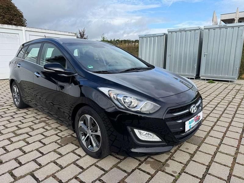 Schwarz Gebraucht 2016 Hyundai i30 Style Kombi | 8.900 € (Fairer Preis) - Bild 1/4