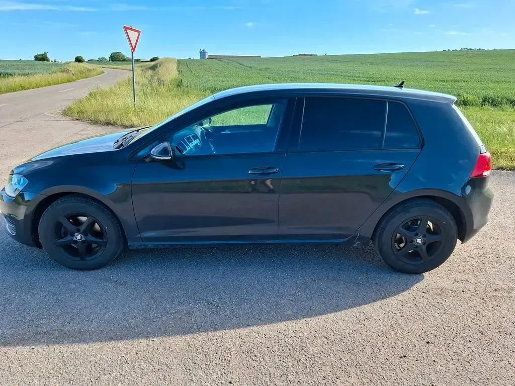 Gebraucht VW Golf VII Trendline 110 PS (80 kW) 2016 Schwarz Limousine