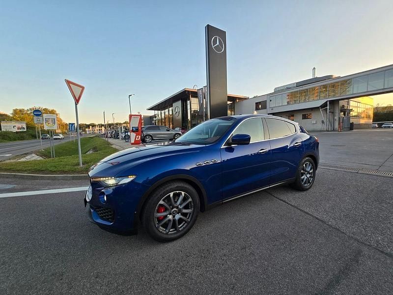 Blau Gebraucht 2024 Maserati Levante GT SUV | 54.900 € - Bild 1/4