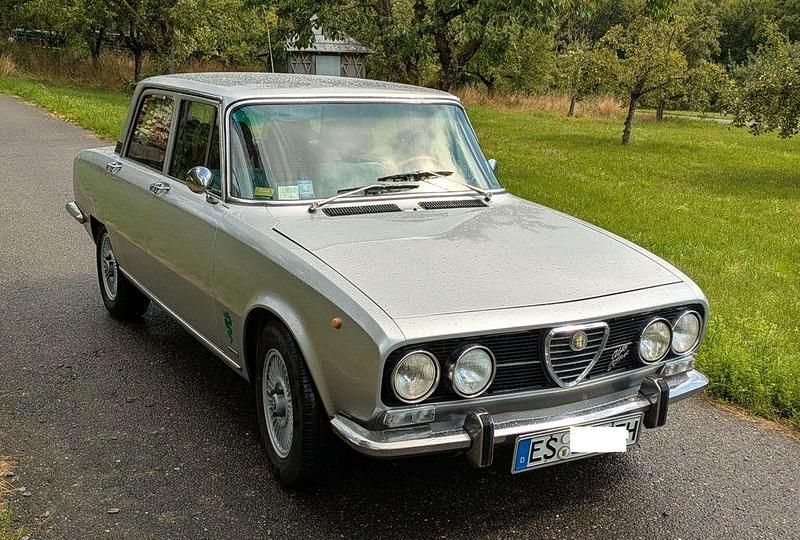 Silber Gebraucht 1975 Alfa Romeo 2000 Limousine | 13.500 € - Bild 1/4